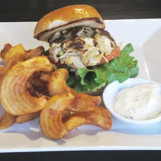 CRAB CAKE SANDWICH