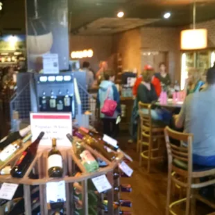 Warm atmosphere where you can enjoy a glass or a taste of wine or craft beer.