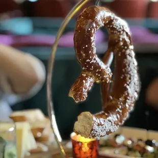 a pretzel on a plate