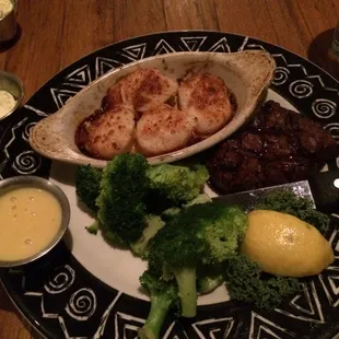 Petite filet with scallops and steamed broccoli