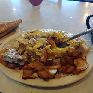 a plate of breakfast food