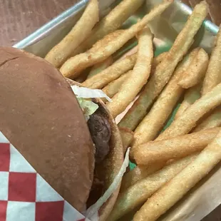 Cheeseburger w/ Fries