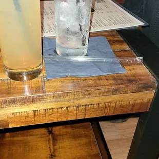 Clean, nice atmosphere, attention staff, knowledgeable, comfortable, variety seating. I didn't see any booths either.