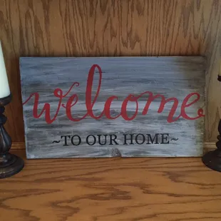 Picture showed a name and year on the sign, added 'to our home' and they delivered w/no prob!