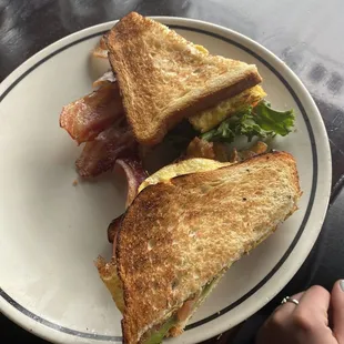 Bacon and egg sandwhich