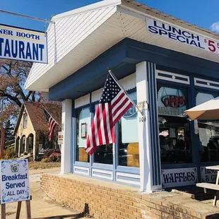 the outside of a restaurant