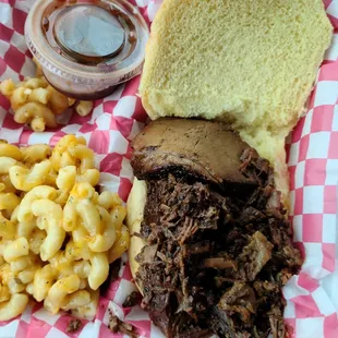 Brisket sandwich with Mac n cheese