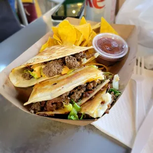 Cheeseburger quesadilla
