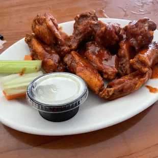 Hot Chicken Wings w/ ranch and hot veggies