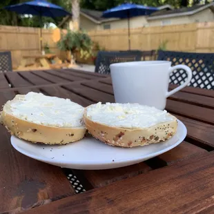 Bagel and tea