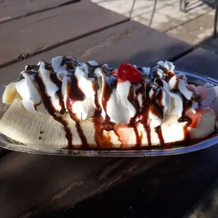 VEGAN banana split. Yes, vegan whip.