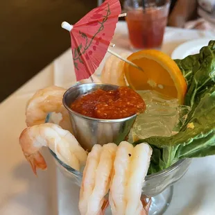 shrimp, lettuce, and sauce