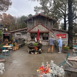 Exterior/order window