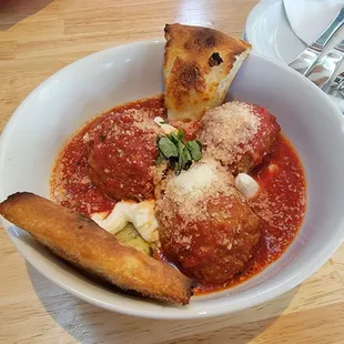 Meatballs with pizza bread