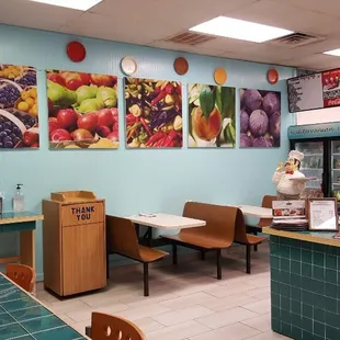 the interior of a fast food restaurant