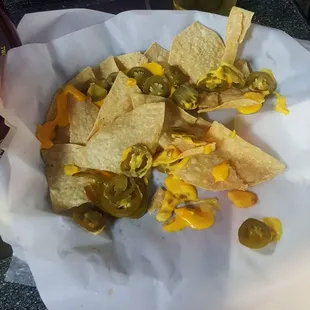 This was their so called "Nacho supreme".. i guess that bartender was hungry that night!!..