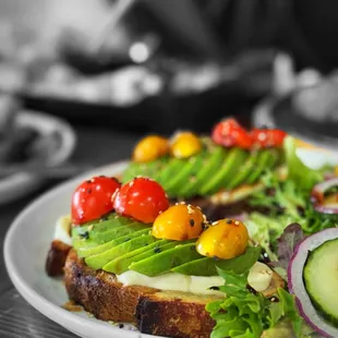 CAPRESE AVOCADO TOAST