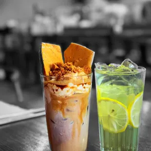 HONEYCOMB TOFFEE LATTE and muskat grape refresher