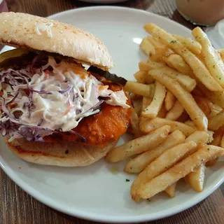 CRISPY CHICKEN SANDWICH