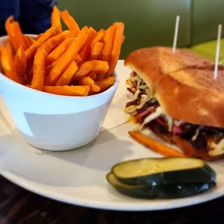 Deconstructed Smoked Pulled Pork Sandwich