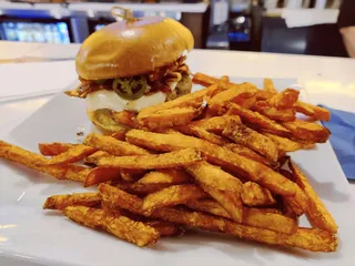 Oasiz Bar & Grill