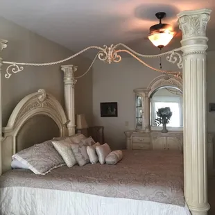 Huge canopy Bed!