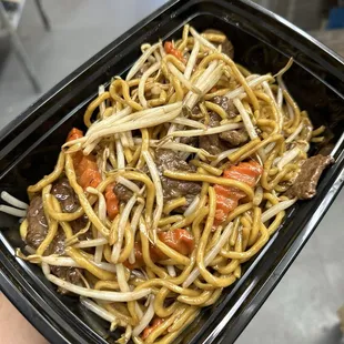 Beef lo mein noodle