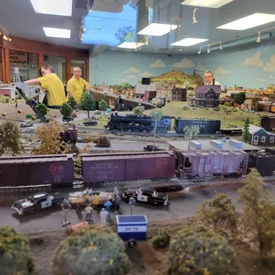 The city of Corona had a huge lemon industry in the 1940s. This is the theme of their train setup.  Wonderfully detailed!