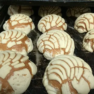 a pan of freshly baked cookies