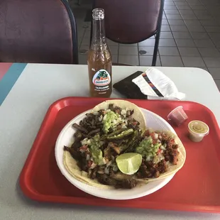 Tacos de asada, al pastor, y carnitas.