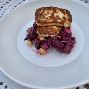 Beet & Halloumi Salad