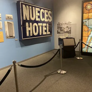 Nuecez Hotel sign