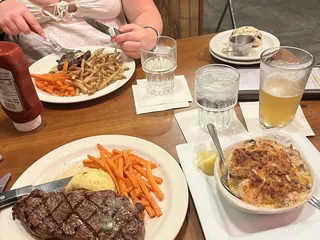 Houligans Steak & Seafood Pub