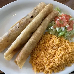 Chicken Flautas Lunch Special..." meh".  Would been better if served with avocado slices or guacamole.