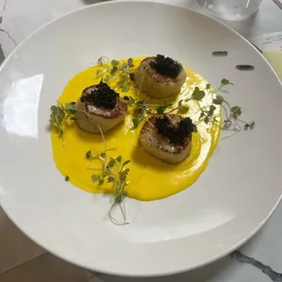 The scallops topped with caviar?!? Do I need to say anything more?!