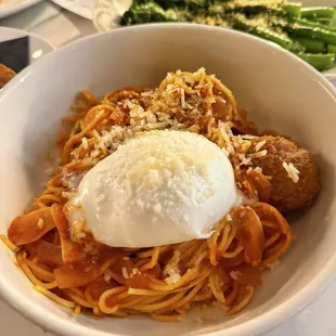 Spaghetti with meatballs add burrata on top