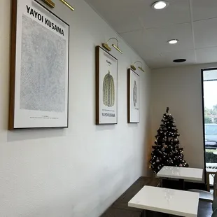 Aesthetic and decent amount of seats and tables