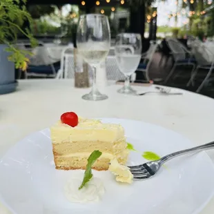 Limoncello cake