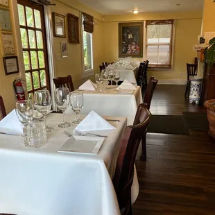Dining room between dinner and lunch