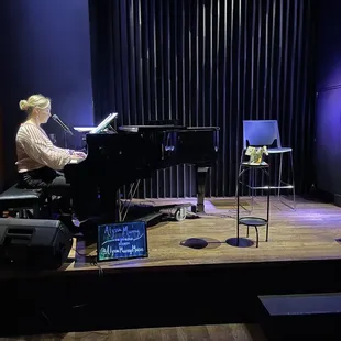 Live piano music! Loved it!