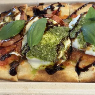 Caprese flatbread