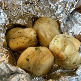 a close up of baked garlic bread