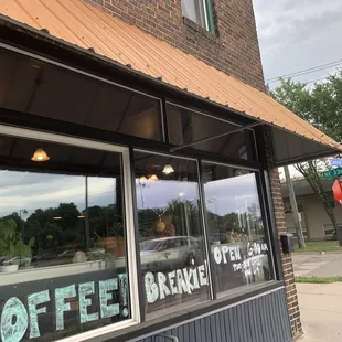the outside of a coffee shop