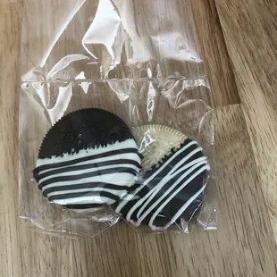 Chocolate Dipped Oreos