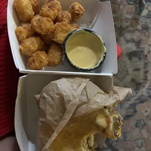 Single Pattie burger and tots