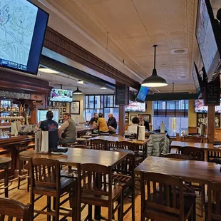 Happy hour at Cossetta&apos;s newest offering, Frank&apos;s Levee Tavern
