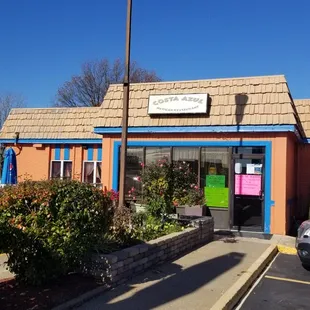 Restaurant exterior with front patio