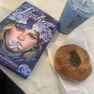 Sitting at the airport waiting for my flight with a book to read, blue lavender iced matcha and a spinach and cheese bun. Life is good!