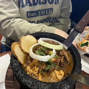 Molcajete beef y pollo fajita
