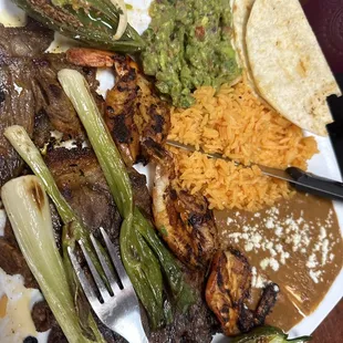 Second time here this week. Restaurant has the original owners back and the food is finally amazing!!!